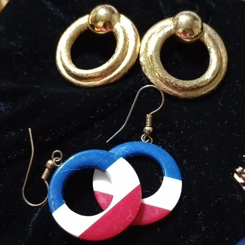 Lot of 15 pair of nice vintage costume earrings and modern earrings (E001)
